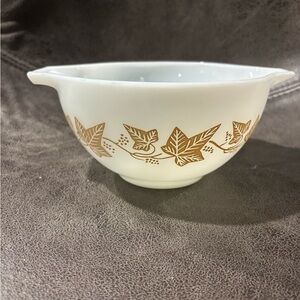 Vintage Sandalwood Pyrex 441 Cinderella mixing bowl